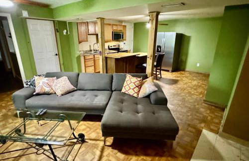 Comfortable one bedroom basement apartment in the woods - Foto 9