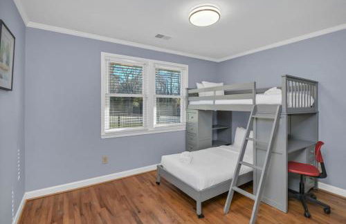 Pond View Retreat Spacious 3BR - Foto 36