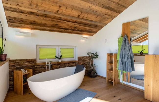 Chalet in Neukirchen by Wildkogel Ski Slopes - Photo 11