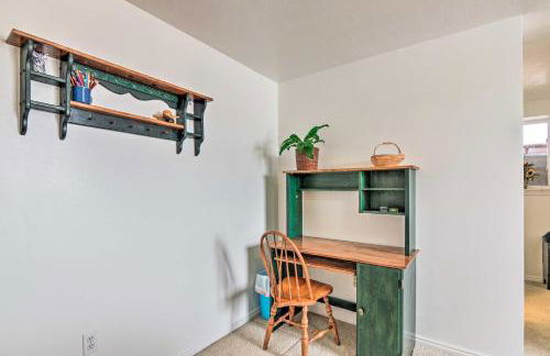 Pet-Friendly Aurora House with Mountain Views! - Photo 18