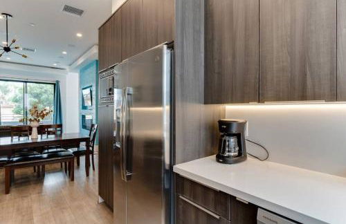 Luxury Modern 4 Bedroom 3 Bathroom Home with Rooftop Deck #2 - Photo 18