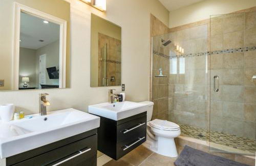 Luxury Mansion Pool Hot Tub Theater Outdoor Kitchen BBQ GM RM 2 Miles Disney - Foto 30