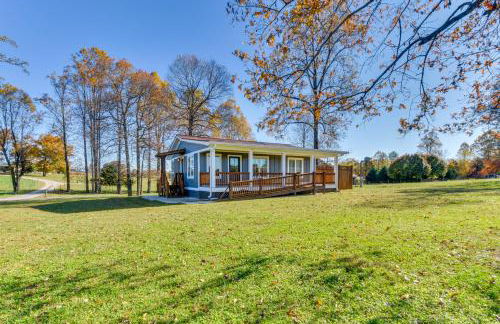 Modern Clarkesville Cottage with Decks and Patio! - Foto 1