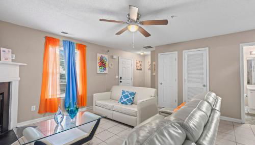 Spectacular Quiet Townhome with Modern Comfort - Foto 4