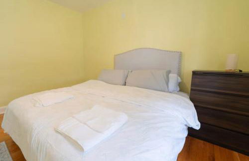 Charming 3BR Home With 2 Parking Spot, Near Transit & Shopping, - Foto 17