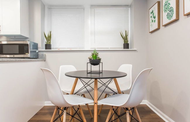 Mid Century Gem Comfort, Close to Train 3bd - Foto 20