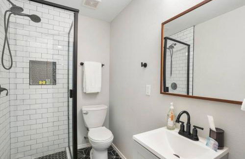 Cozy Remodeled 2 BD Heights Bungalow - Foto 7