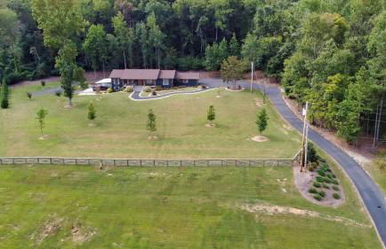 Southern Comfort Retreat with a private hot tub - Foto 56