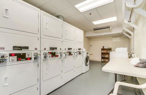 Scenic Views from the balcony at Ocean Forest Plaza Condos - Foto 52