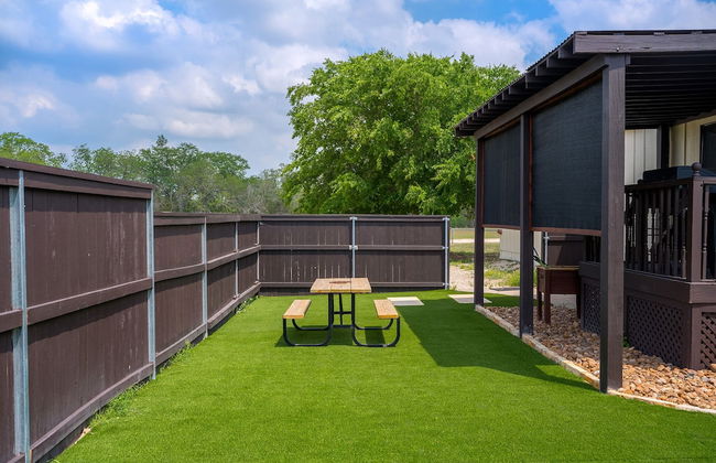 Comfort Charmmini Putting Greengame Roomgrill5 - Photo 26