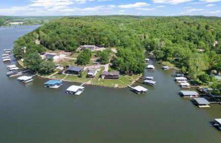 Huge Lakefront Yard, Private Dock - Amazing Views! - Foto 49