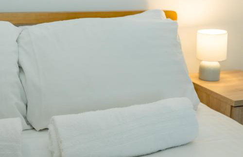 Modern 4-Bed Home Spacious & Comfortable - Pass the Keys - Foto 38