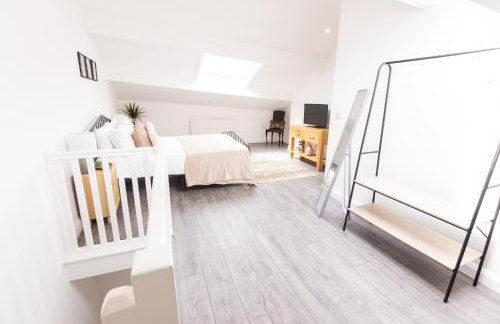 Hebden Bridge Haven - Stylish, Cosy, Canal Side, Pet Friendly - Photo 30