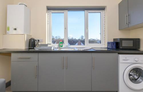 Lower Wortley 3 - Couples Haven with a Shared Kitchen - Pass the Keys - Photo 5