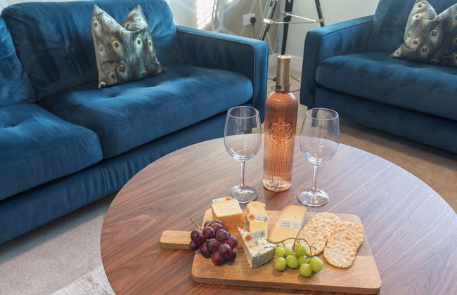 Elliot Oliver - 2 The Old Surgery: Stunning 4 Bedroom Home With Parking In Cheltenham - Photo 15