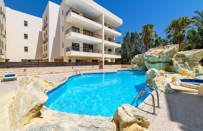 2 bed Apartment Overlooking Pool - Oroklini - Foto 12