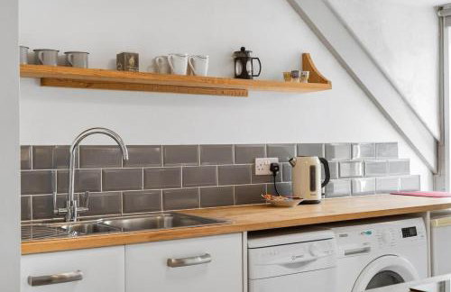 Beach-Style Flat 2 Min Walk to Tolcarne Beach - Foto 10