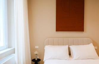 Balcony Double Suite - 3 min walk to Benina Express - Foto 2