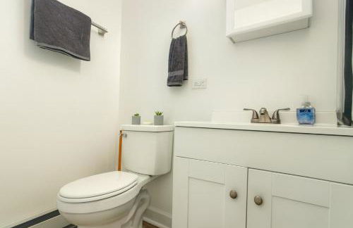 Chic 2BR Retreat Near OHare Free Parking - Foto 11