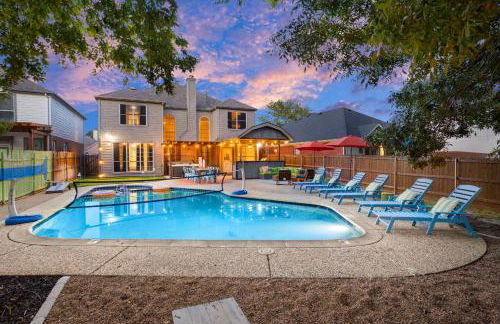 Resort Style Backyard Pool Pickleball Court - Foto 58