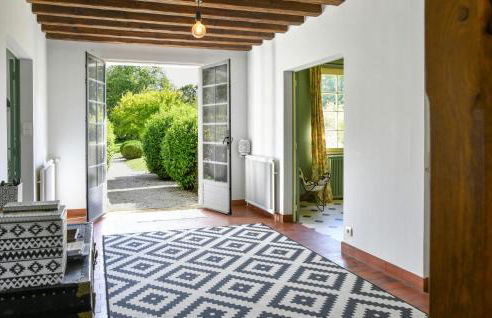 Beautiful Home In Yèvre-La-Ville - Foto 8