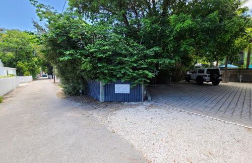 Duval Street Suite overlooking Duval with parking and pool - Foto 6