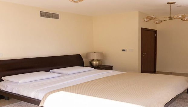 Modern 2BR Oasis with Breathtaking Views - Foto 3, Habitación