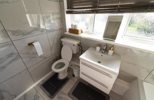 Spacious 3-Bed Home with Free Off-Street Parking Near Newcastle - Foto 13