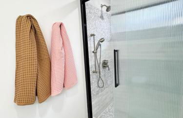 Renovated home seconds from town - Foto 58