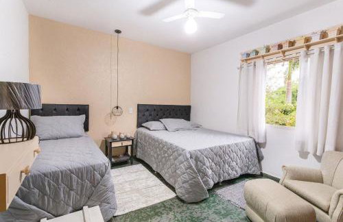 Piscina, jardim, área gourmet e vista arborizada - Foto 27