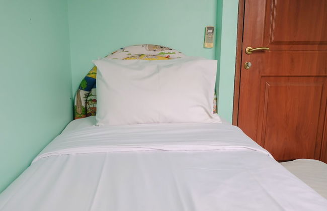 Homey 2Br At Majesty Apartment - Photo 7