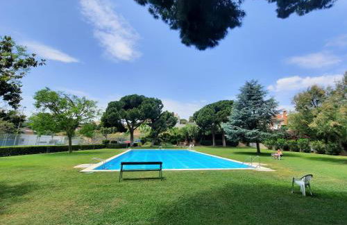 Apartment with pool near the beach and Barcelona by train - Photo 2