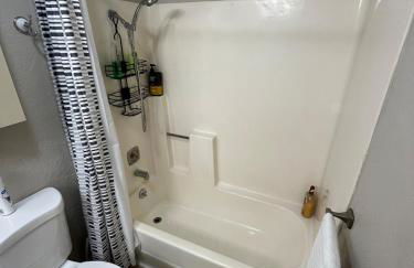 Relaxing Ducks Hang Out Haven 2 bed 1 bath and BBQ - Foto 28