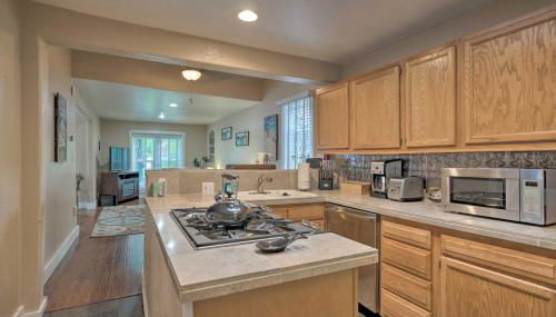 Creekside Home with Patio, Walk to Manitou Incline! - Foto 5