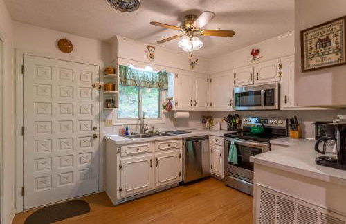 Bucky's Hideaway - Photo 8