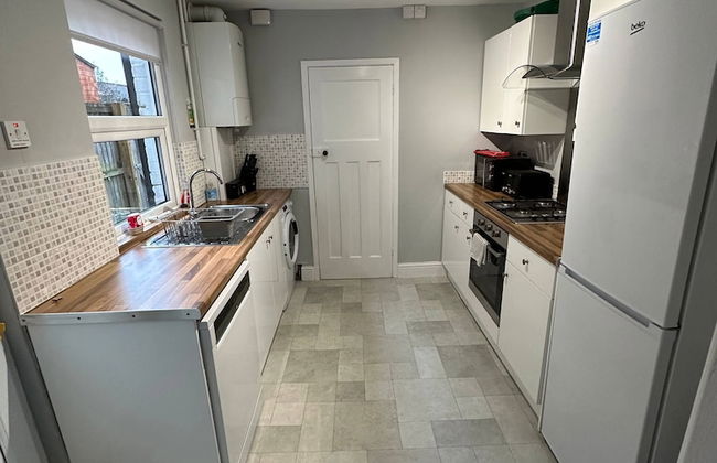 3 bed Chill Glouc With 3 Bedrooms and 1 Bathrooms - Photo 38