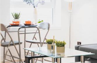 Top Floor 1BR Wishaw Flat with Parking - Foto 33