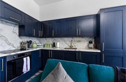 Fabulous One Bedroom Flat with Private Garden - Photo 17
