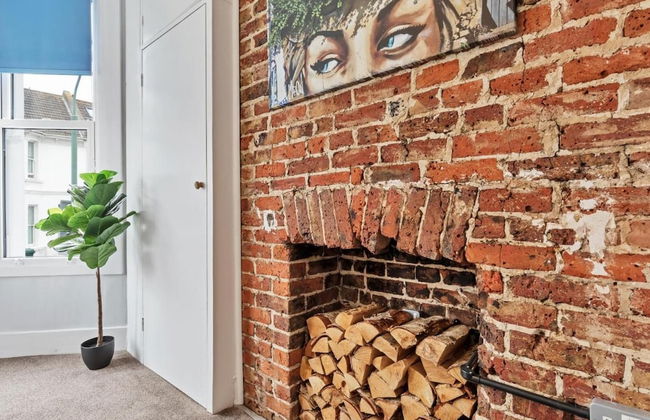 Hove Actually House - 4 Bedrooms - Garden - Photo 2