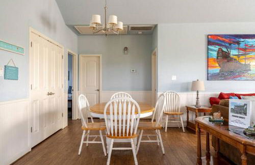 Central 2BR 2BA Easy Beach Access Sleeps 10 - Foto 10