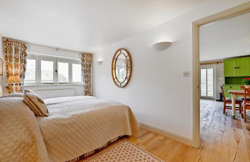 Idyllic Cottage in South Oxfordshire - Photo 8