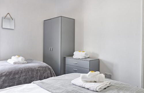 Beautiful Spacious four bedroom house with parking for 2 cars, 5 minute walk to southend station - Foto 5