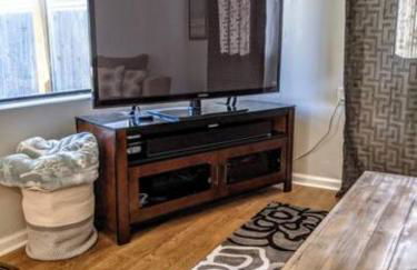 Little Blue Bungalow on Boise's Bench, Pet Friendly, Fully Fenced yard with doggie door! 2 miles from BSU, 5 minutes from Downtown Boise, Desk and workstation for remote workers, 2 TV's large walk-in closet, Good for mid-term stays - Foto 47