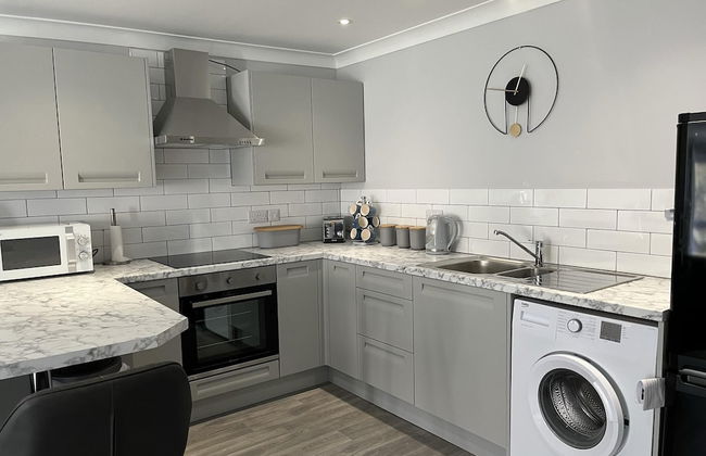 2 Bed Villa Sleeps 4 - Wifi, Garden, Sea Views - Foto 11