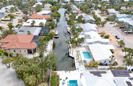 Coastal Charm - Photo 9