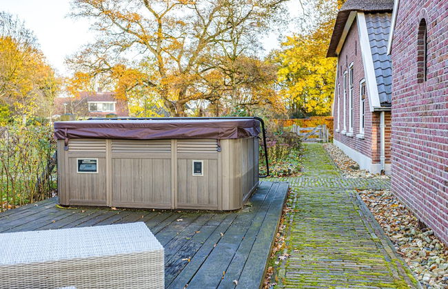 Charming Holiday Home in Nijverdal with Hot Tub - Foto 31