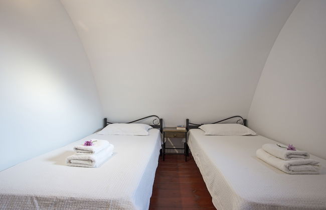 Birds Villa Apartments with Heated Pool - Including Car and Breakfast - Photo 12