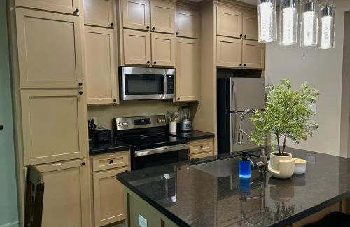 Quiet 2BR Retreat , Fenced yard , Modern Duplex - Foto 15