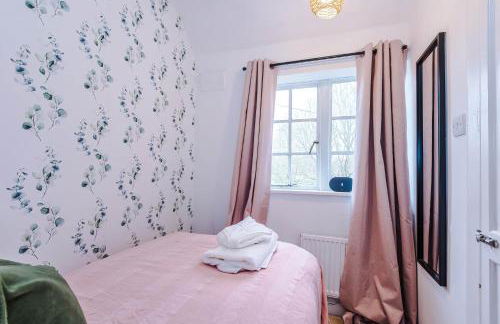 Stylish 4 Bedroom Home in Port Sunlight with 7 Beds Perfect for Business Bookings and Groups - Foto 58