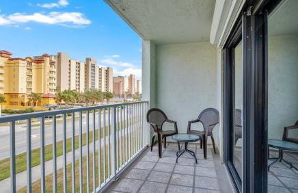 Relaxing Ocean Condo Steps from the Beach - Foto 4